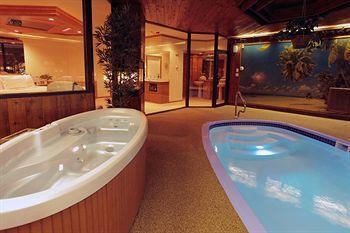 Sybaris Pool Suites Mequon Brown Deer 外观 照片