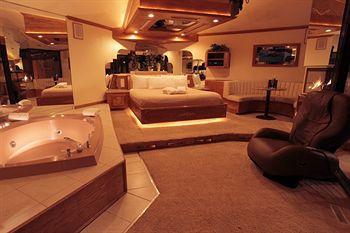 Sybaris Pool Suites Mequon Brown Deer 外观 照片