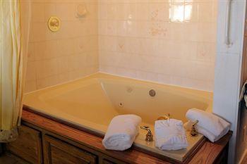 Sybaris Pool Suites Mequon Brown Deer 外观 照片