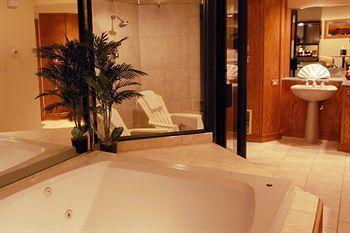 Sybaris Pool Suites Mequon Brown Deer 外观 照片