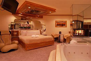 Sybaris Pool Suites Mequon Brown Deer 外观 照片
