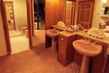 Sybaris Pool Suites Mequon Brown Deer 外观 照片